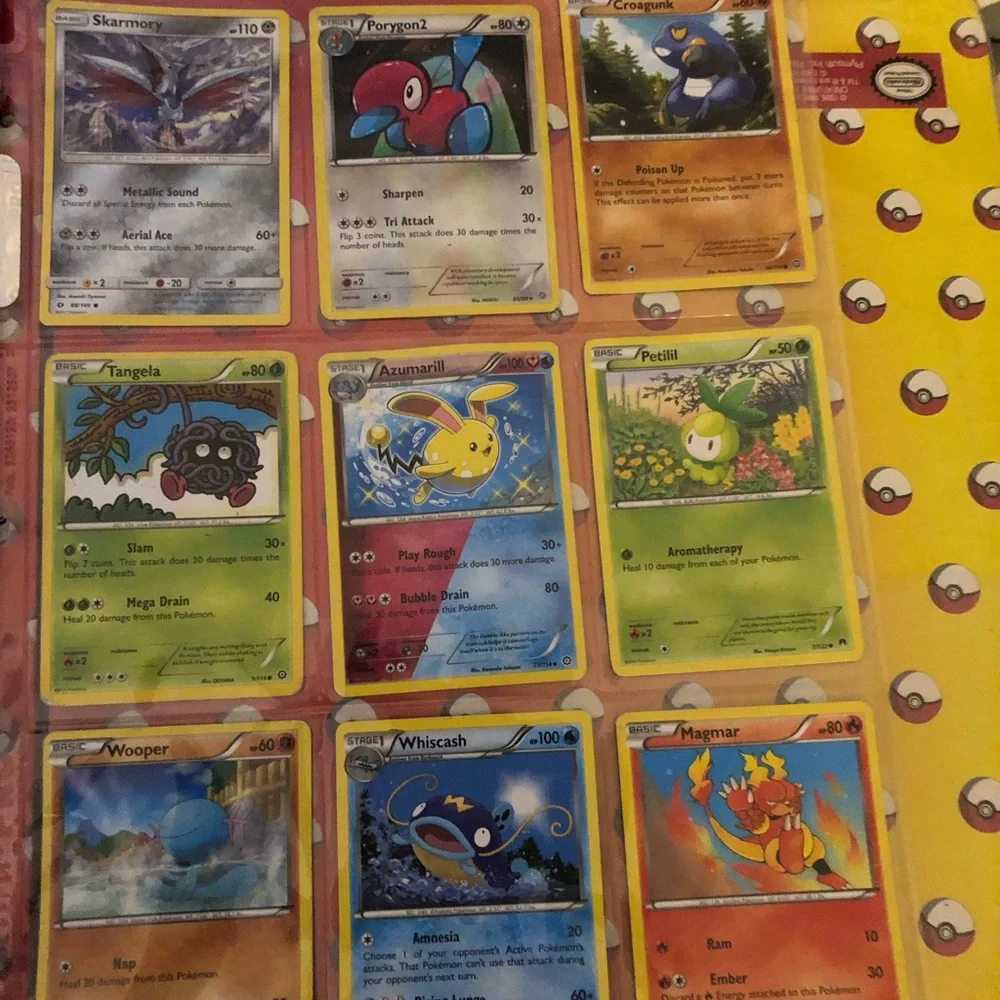 Pokémon Lot with Binder Possible Vintage Rare and valuable